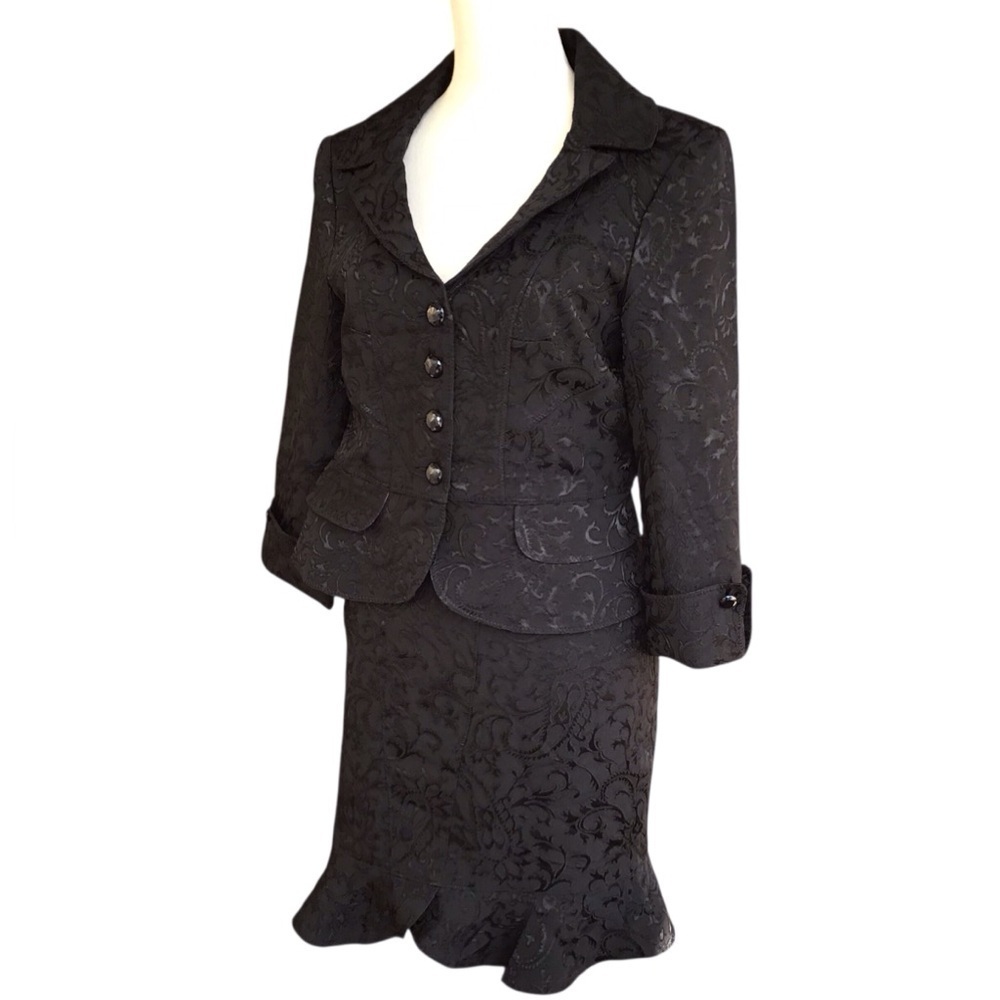 Bebe Black Jaquard Paisley Ruffle Trim Skirt Set